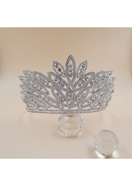 Lüks Parlak Yaprak Formlu Kristal Gelin Tacı – Işıltılı Gümüş Kraliçe Modeli