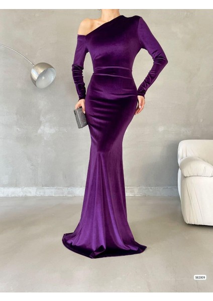 Omzu Açık Maxi Boy Kadife Kumaş Abiye Elbise Mor 582009 fiyatları