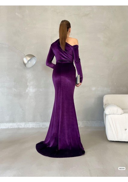 Omzu Açık Maxi Boy Kadife Kumaş Abiye Elbise Mor 582009 fırsatları