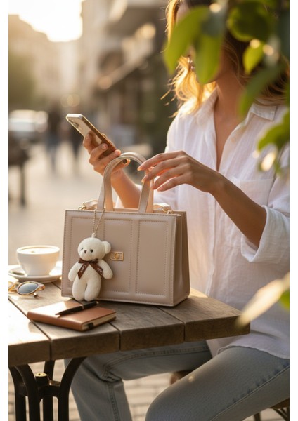 Kadın Vizon Peluş Charm Hediyeli Suni Deri Kadın El/omuz Çantası modelleri