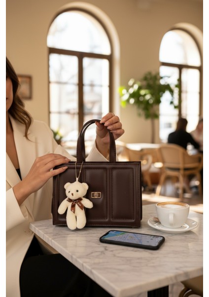 Kadın Kahverengi Peluş Charm Hediyeli Suni Deri Kadın El/omuz Çantası modelleri