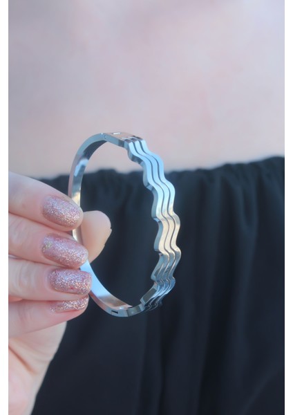 316L Kararmaz Çelik Gümüş Renk Dalga Kelepçe Kadın Bileklik fiyatları