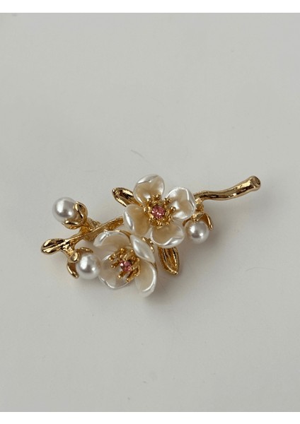 Inci ve Pembe Taş Detaylı Beyaz Sedef Yansımalı Çiçekli Gold Broş fiyatları