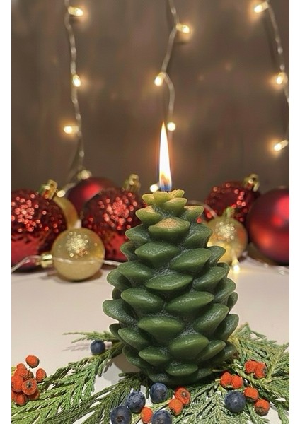 Kozalak Desenli Dekoratif Kokulu Yeşil Mum (Vanilya Aromalı)