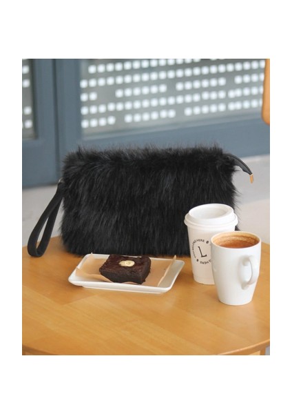 Kürk Görünümlü Zincirli/bileklikli Siyah Clutch