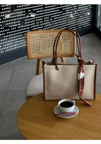 Krem Fularlı Omuz Çantası