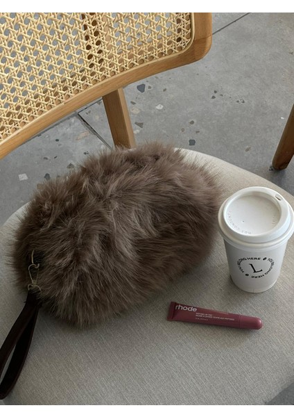 Kürk Görünümlü Zincirli Taupe Clutch