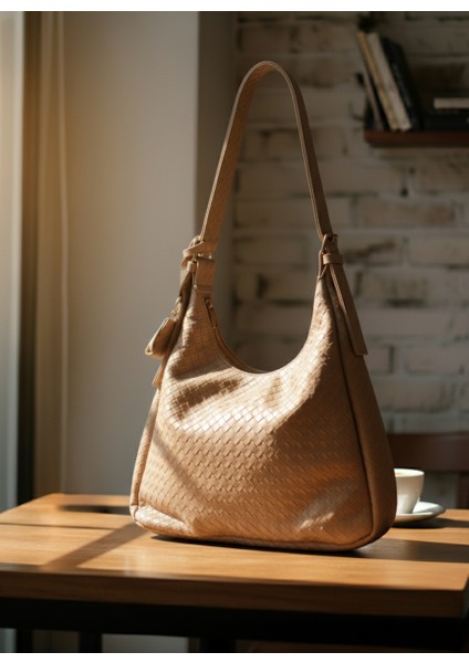 Bej Örgü Model Çanta Charmlı El ve Omuz Çantası Botte Desen Orta Boy modelleri
