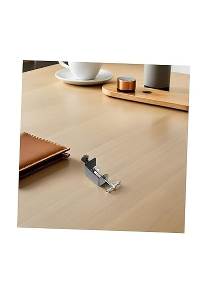 Masa Için 2 Adet C Kelepçesi: Metal Masa Lambası Kelepçesi - Masaüstlerinde Sabit Kurulum Için Çok Işlevli Masa Kelepçesi Tutucu fırsatları