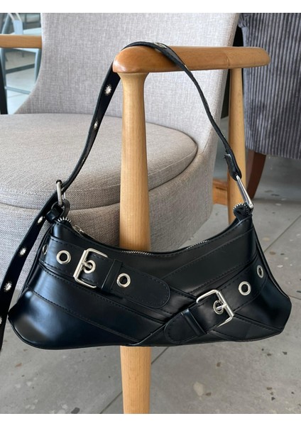 Metal Tokalı Ayarlanabilir Saplı Siyah Kol Çantası fiyatları