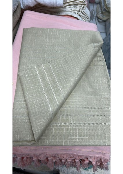 Şık Leke Tutmaz Masa Örtüsü 160X220 cm – %100 Polyester, 8-12 Kişilik