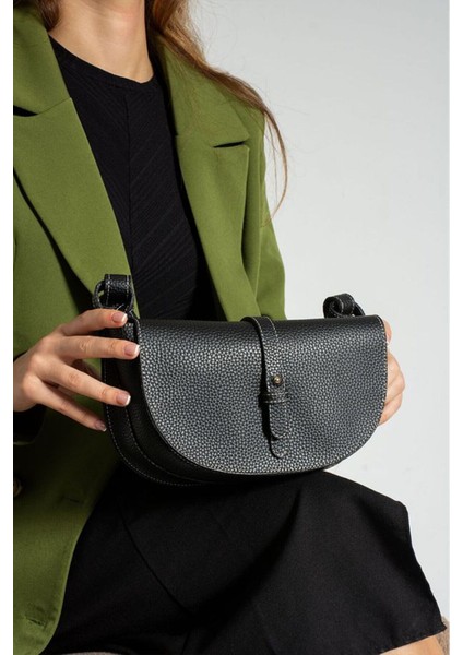 Kadın Deri Kapaklı Omuz ve Çapraz Askılı Çanta – Ayarlanabilir Kalın Ask modelleri