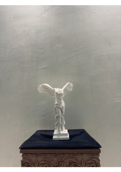 Antik Yunan Zafer Tanrıçası Nike Heykeli