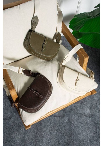 Haki Kadın Çapraz Askılı Omuz Çantası – Deri Kapaklı, Ayarlanabilir Kalın Askı