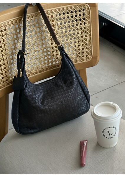 Siyah Örgü Model Çanta Charmlı El ve Omuz Çantası Botte Desen Orta