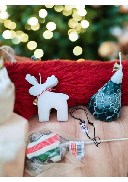 Yılbaşı Hediye Seti – Geyik Mum, Çam Ağacı Mum, El Yapımı Mikro Makrome Bileklik ve Yılbaşı Lollipop fiyatları