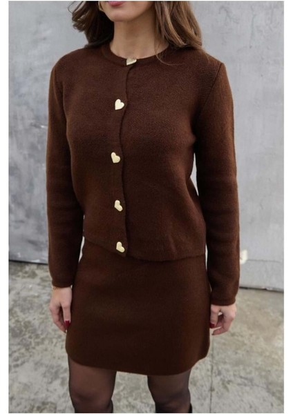 Kadın Gold Kalp Düğme Detaylı Etek Üstü Triko Hırka Tesettür - Kahverengi fiyatları