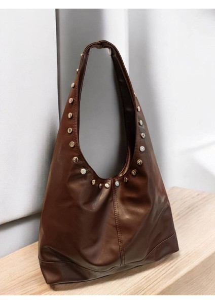 Kadın Büyük Boy Omuz Çantası - Deri Görünümlü Zımba Detaylı