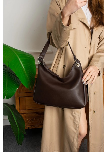 Kahverengi Kadın Halka Detaylı El ve Omuz Çantası – Şık ve Geniş Iç Hacimli