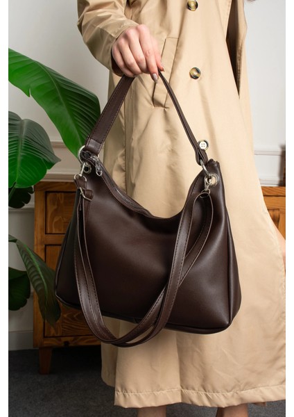 Kahverengi Kadın Halka Detaylı El ve Omuz Çantası – Şık ve Geniş Iç Hacimli fiyatları