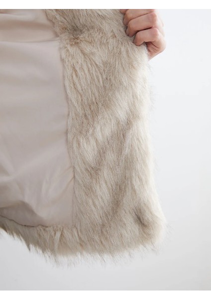 Lcwaıkıkı Classic Ekru Ceket Yaka Kadın Kürk Kaban fırsatları