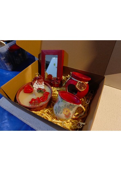 - Yeni Yılhediye Kutusu-Büyük Tabak Mum-Çiçek Desenli Ingiliz Fincanı-Çantab Boy Ayna-Kırmızıbuhurdanlık fırsatları