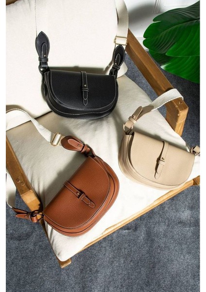 Kadın Deri Kapaklı Omuz ve Çapraz Askılı Çanta – Ayarlanabilir Kalın Ask