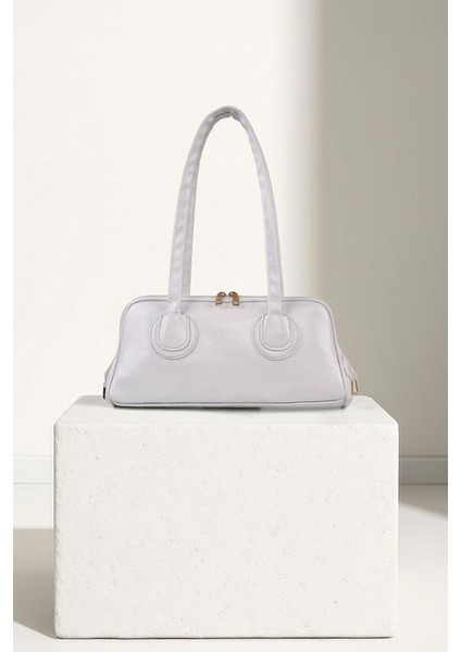 Beyaz Kadın Baget Model El ve Omuz Çantası – Çift Fermuarlı, Uzun Saplı fiyatları