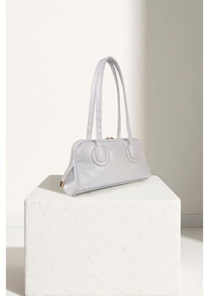 Beyaz Kadın Baget Model El ve Omuz Çantası – Çift Fermuarlı, Uzun Saplı modelleri