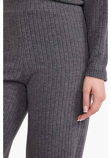 Straight Fit Düz Paça Selanik Kumaş Pantolon fırsatları