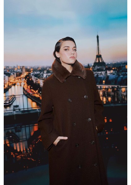 Afra x DeFacto Çıkarılabilir Suni Kürk Yaka Regular Fit Düğmeli Cepli Uzun Kaşe Kaban F5574AX25WN