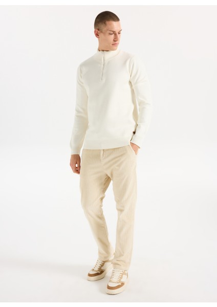 Dik Yaka Relaxed Düz Örgü Desenli Ekru Erkek Kazak J5WM-KZK7204 fiyatları