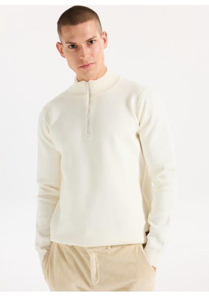 Dik Yaka Relaxed Düz Örgü Desenli Ekru Erkek Kazak J5WM-KZK7204 modelleri