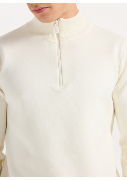 Dik Yaka Relaxed Düz Örgü Desenli Ekru Erkek Kazak J5WM-KZK7204 fırsatları