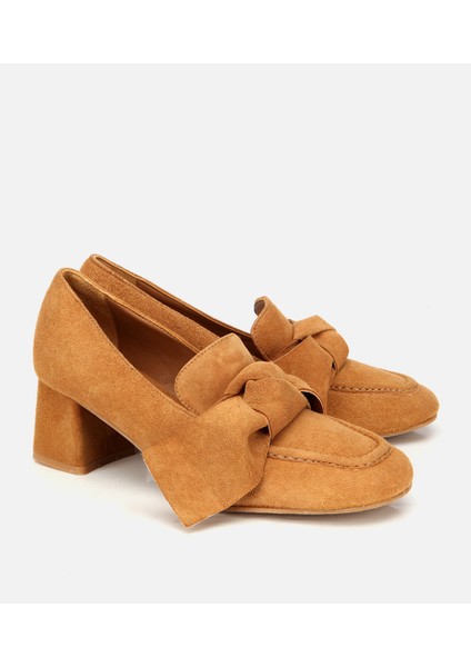 01AYH315450A340 KADIN Süet Taba Fiyonk Detaylı Kalın Topuklu Ayakkabı fiyatları
