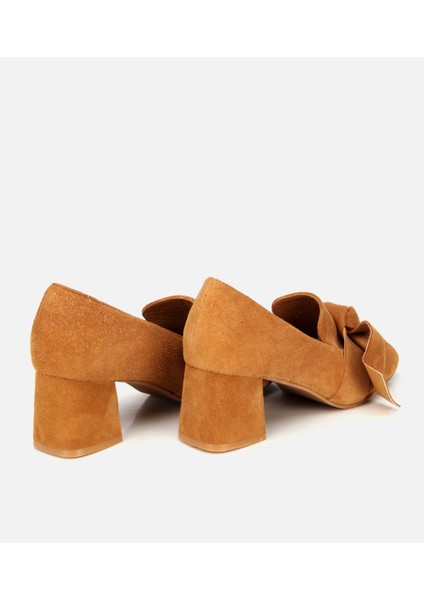 01AYH315450A340 KADIN Süet Taba Fiyonk Detaylı Kalın Topuklu Ayakkabı fırsatları