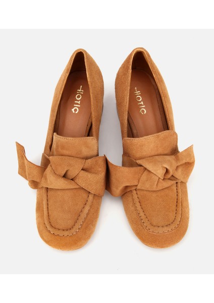 01AYH315450A340 KADIN Süet Taba Fiyonk Detaylı Kalın Topuklu Ayakkabı