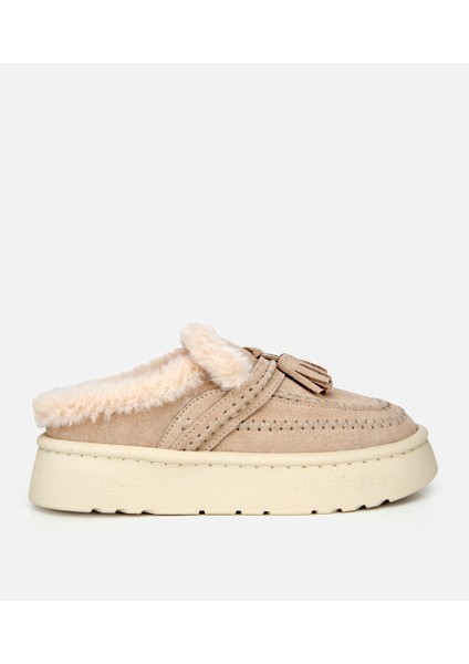 01TEH316850A310 KADIN Süet Deri Bej Içi Kürklü Püskül Detaylı Düz Terlik