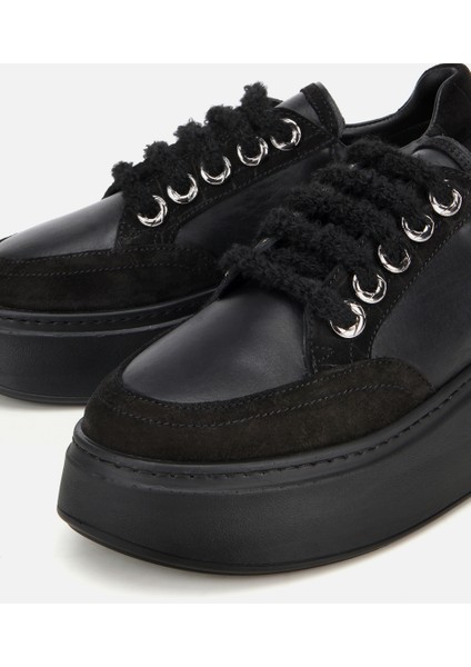 01AYH317820A100 KADIN Deri Siyah Bağcık Detaylı Kalın Tabanlı Spor Ayakkabı modelleri