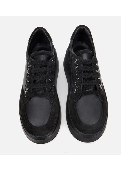 01AYH317820A100 KADIN Deri Siyah Bağcık Detaylı Kalın Tabanlı Spor Ayakkabı