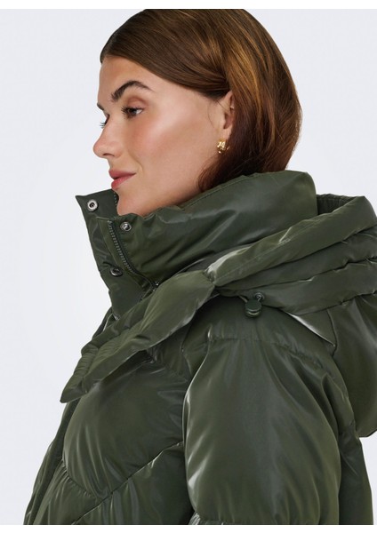 Yeşil Kadın Mont Onlbergen Lıfe Oversızed Puffer Otw modelleri