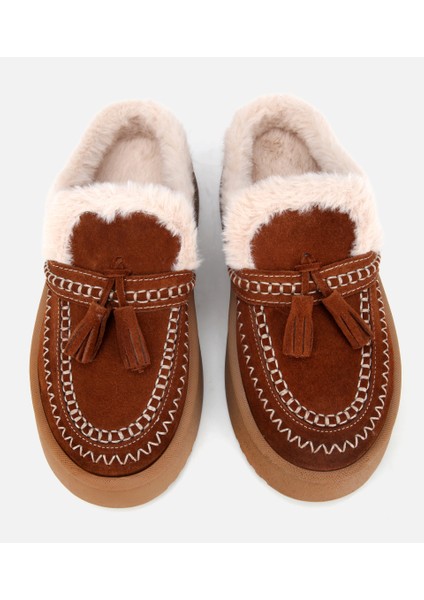 01TEH316850A370 KADIN Süet Deri Kahverengi Içi Kürklü Püskül Detaylı Düz Terlik