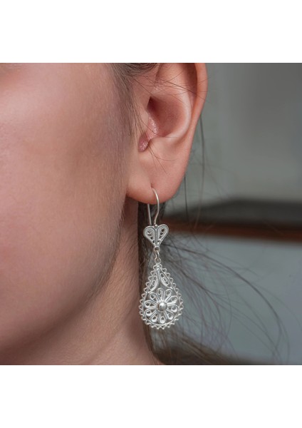 Gümüş Damla Papatya Telkari Kadın Küpe fırsatları