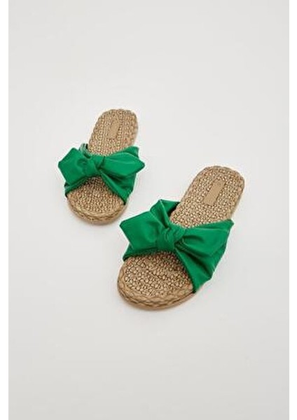 Kadın Terlik Kaymaz Tabanlı Şık Yeşil Fiyonk Tasarımıyla Plajda Kullanıma Uygun