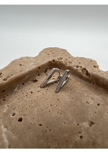 Taşlı Gümüş Üçgen Küpe