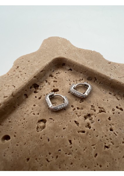 Taşlı Gümüş Geometrik Halka Küpe