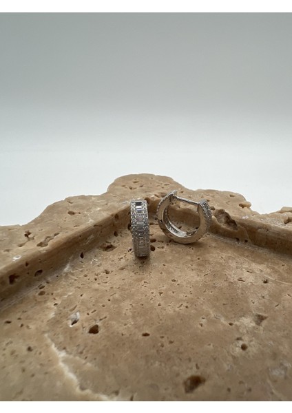 Küçük Baget Taşlı Gümüş Halka Küpe