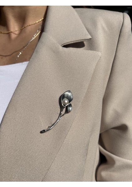 El Işi Tasarım Inci Detaylı Gümüş Lale Buketi Broş