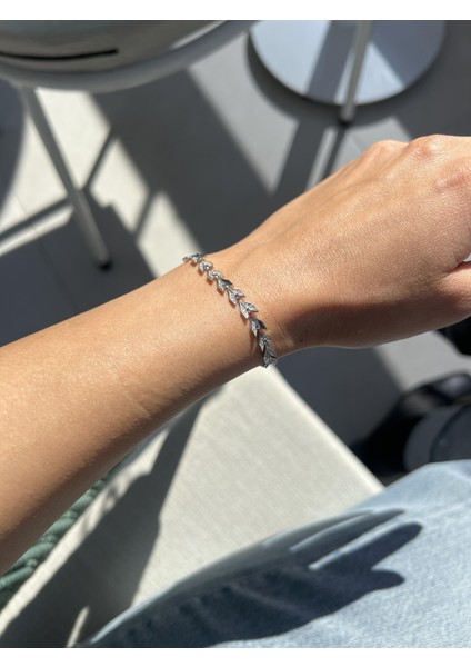 Taş Detaylı Gümüş Ok Bileklik fiyatları