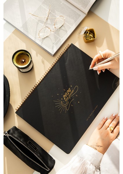 2026 Haftalık Spiralli Masaüstü Planlayıcı 24X34 cm - Desk Planner Siyah